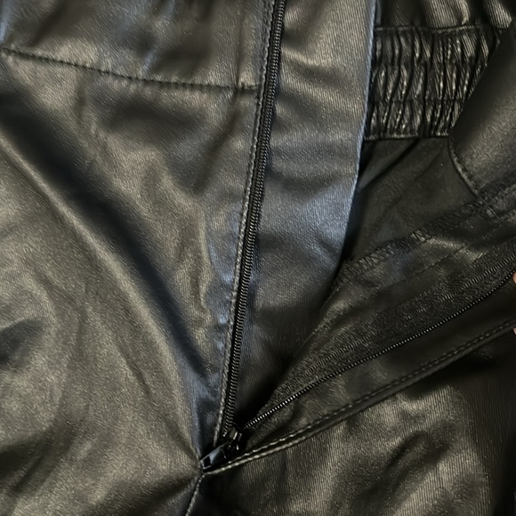 Zara Black Waxed Effect Shorts - Size Large - NWT - Picture 8 of 11